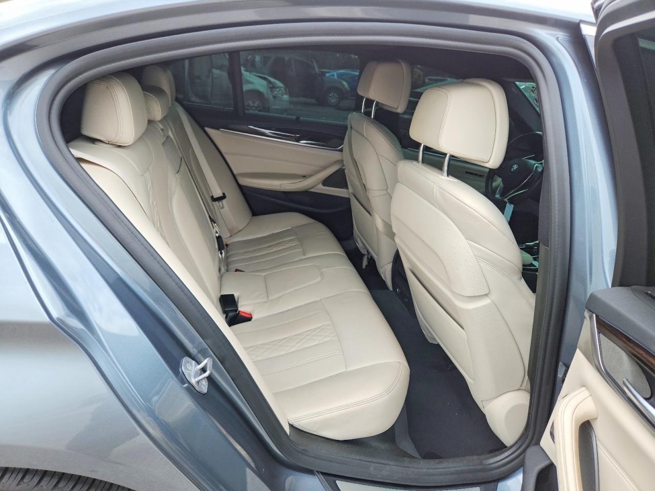 2019 BMW 530 I - zdjęcie 10