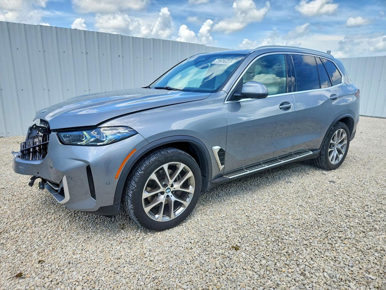 2025 BMW X5 xDrive40I - zdjęcie główne