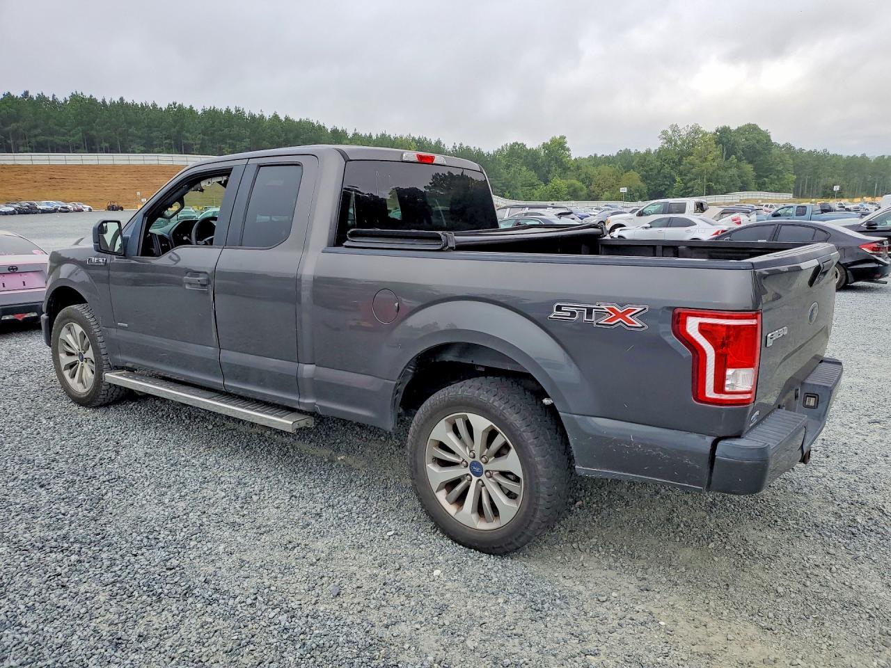 2017 Ford F150 Super Cab - zdjęcie 2