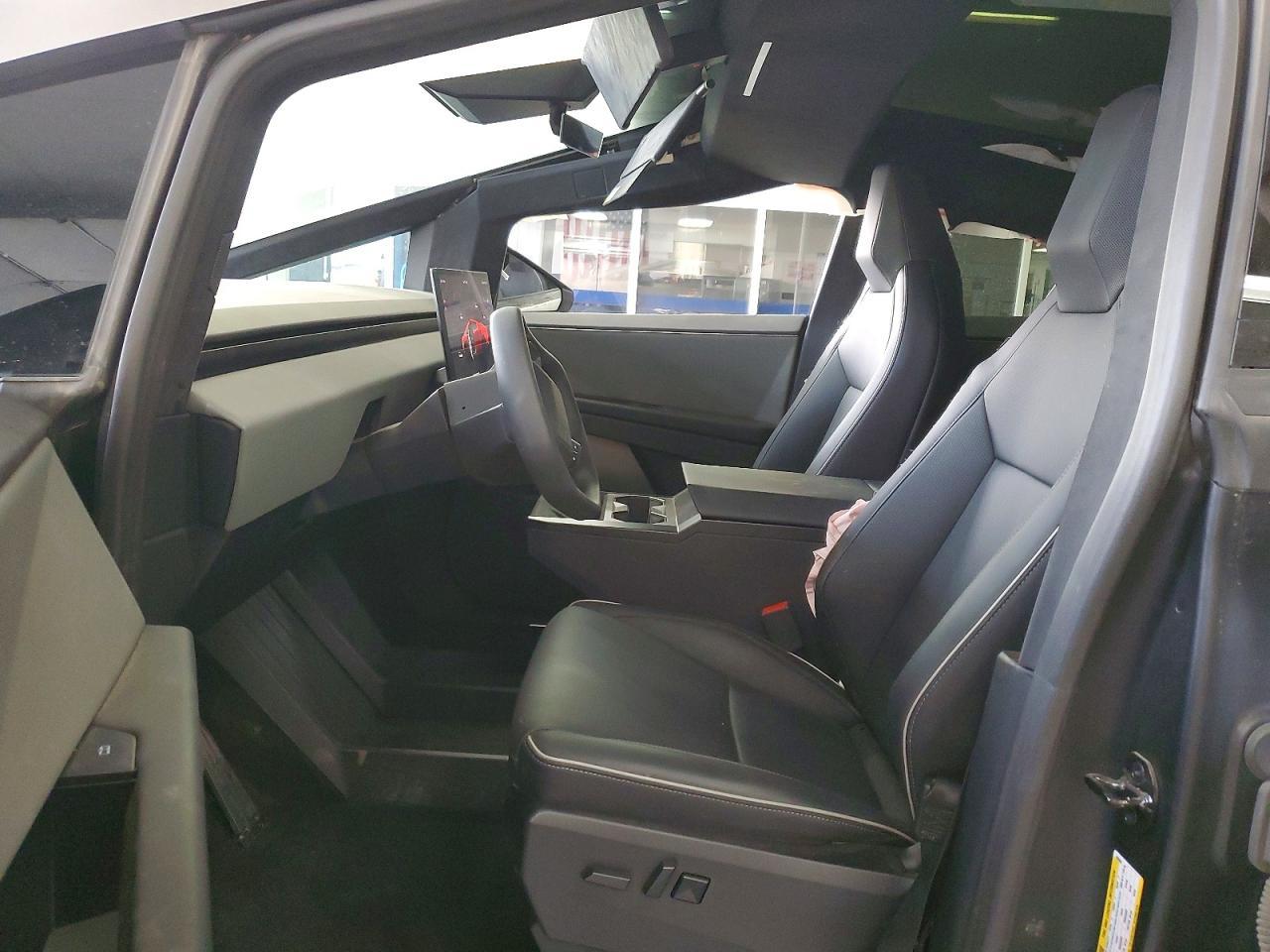 2026 Tesla Cybertruck - zdjęcie 7