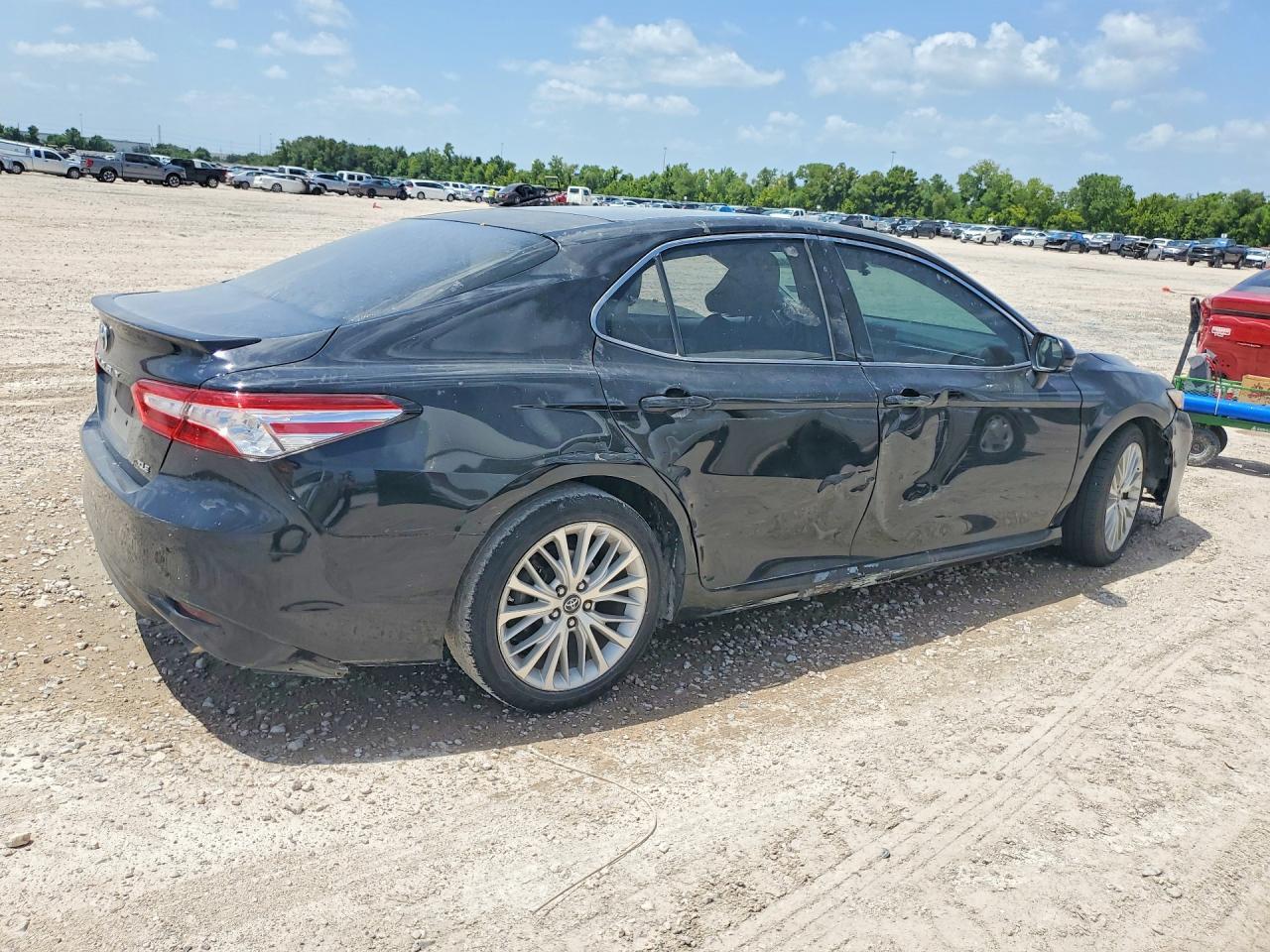 2018 Toyota Camry Xle - zdjęcie 3