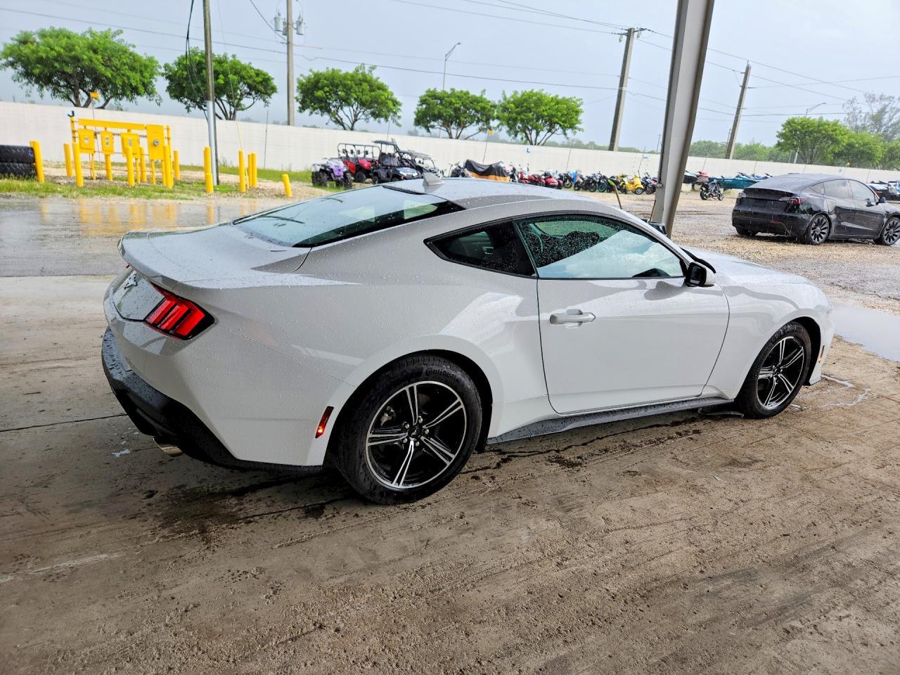 2025 Ford Mustang - zdjęcie 3