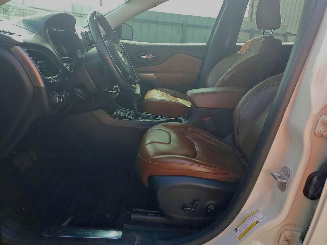 2019 Jeep Cherokee Overland - zdjęcie 7