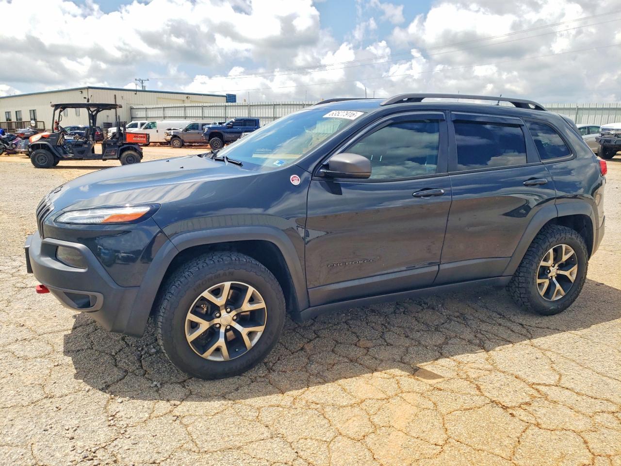 2017 Jeep Cherokee Trailhawk - zdjęcie główne