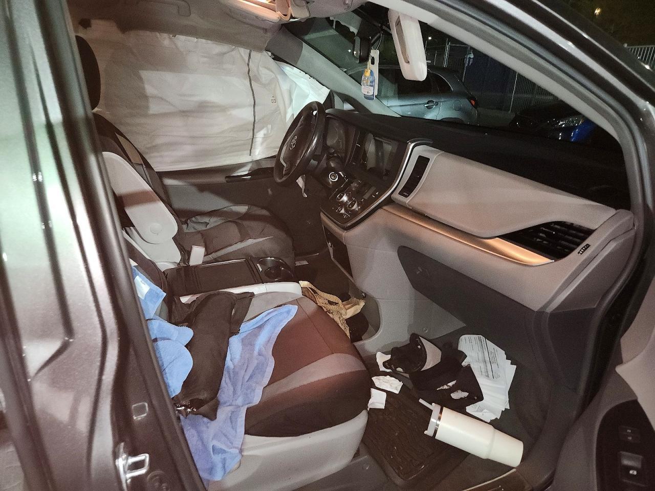 2017 Toyota Sienna Le Mobility - zdjęcie 13