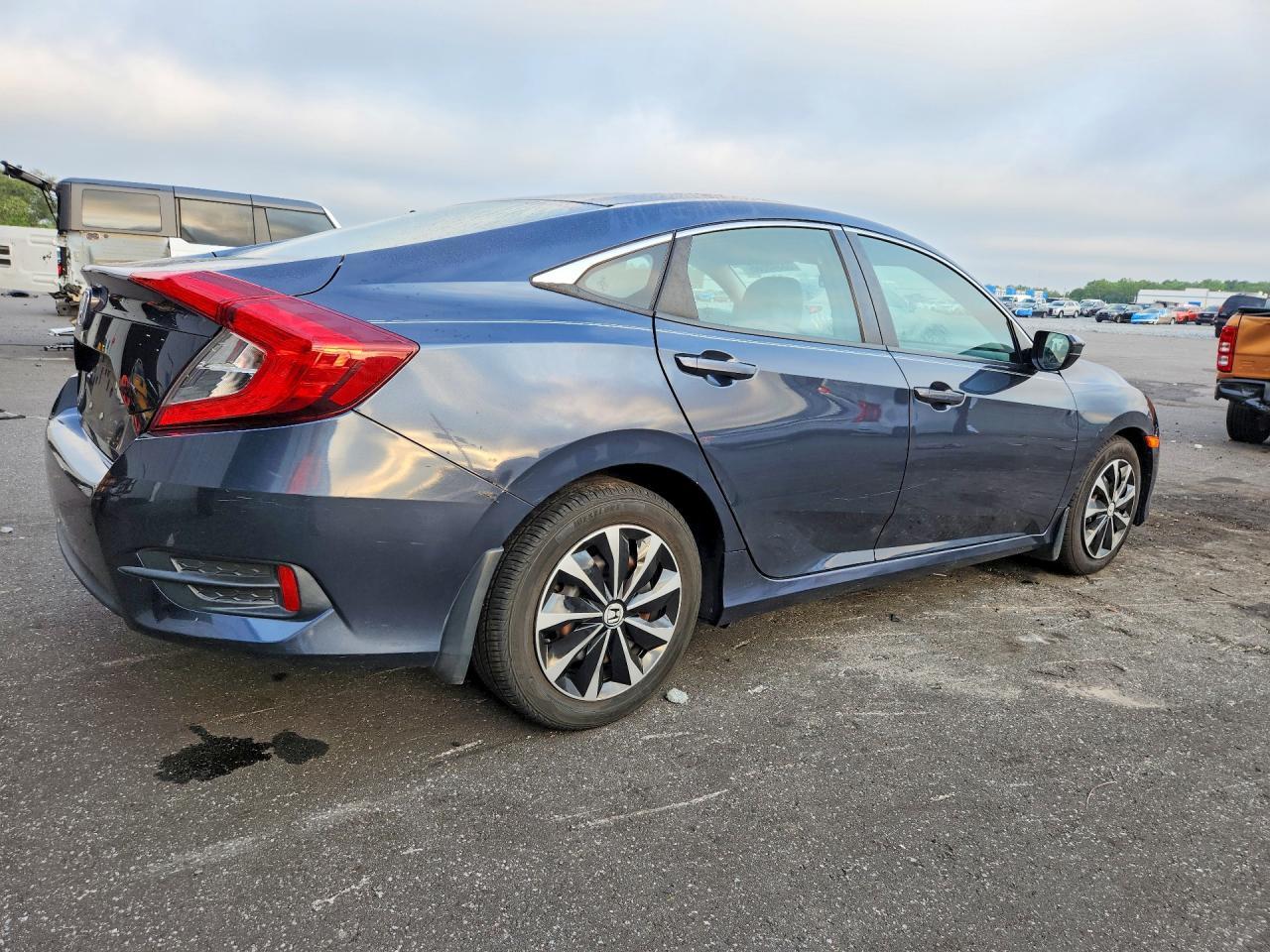 2018 Honda Civic Lx - zdjęcie 3