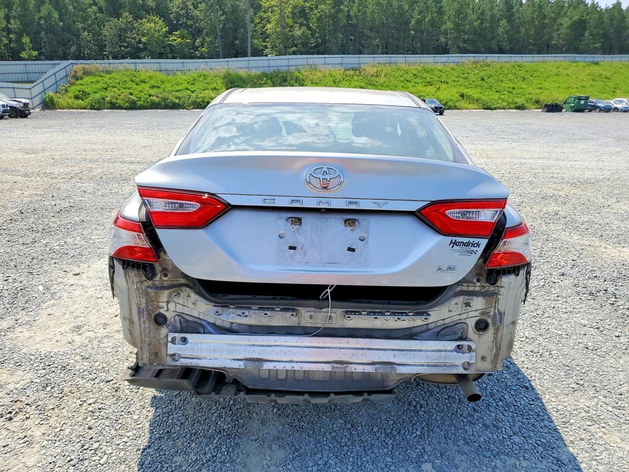 2018 Toyota Camry Le - zdjęcie 6