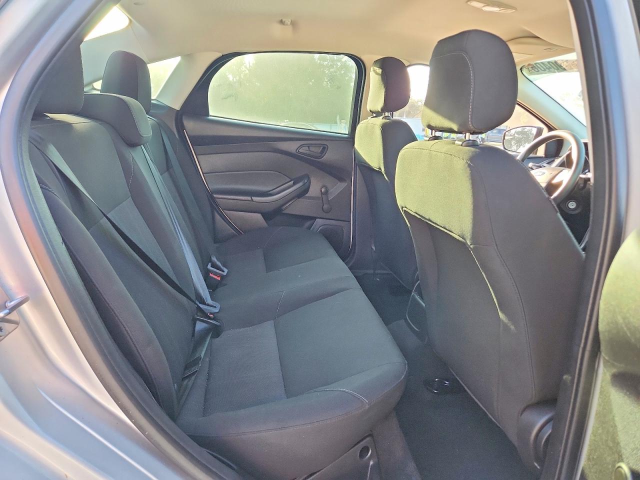 2015 Ford Focus S - zdjęcie 10