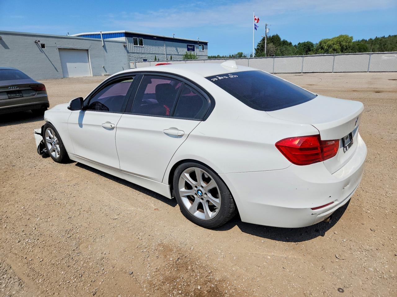 2014 BMW 320 I xDrive - zdjęcie 2