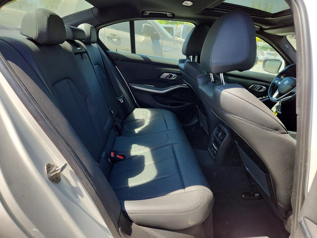 2020 BMW Seria 3 330i - zdjęcie 10