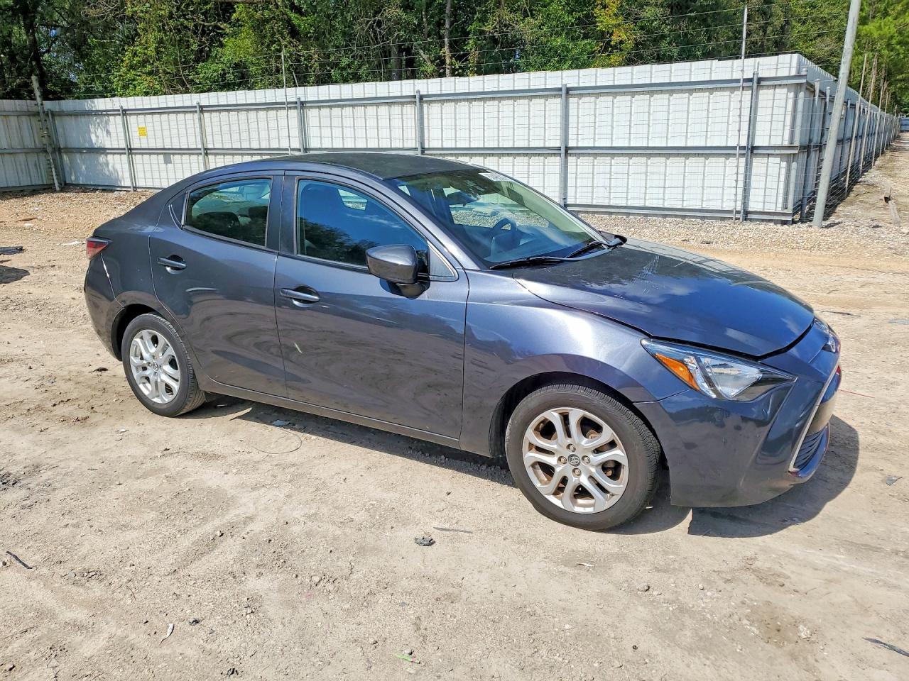 2018 Toyota Yaris Ia Base - zdjęcie 4