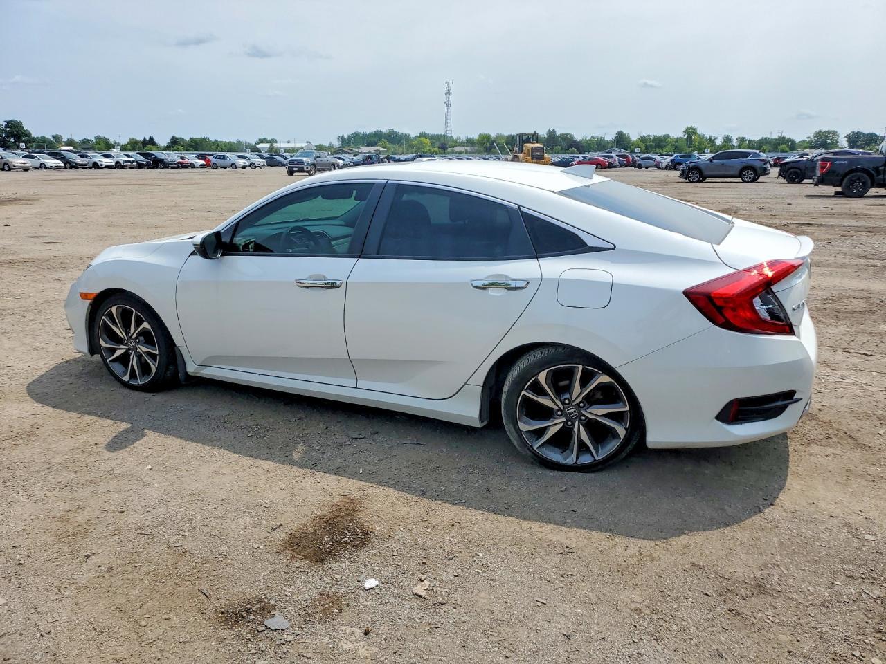2019 Honda Civic Touring - zdjęcie 2