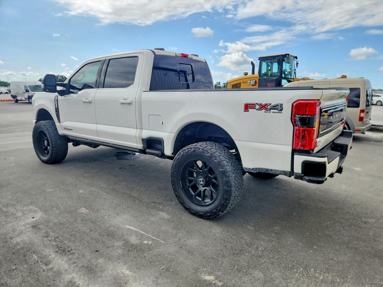 2024 Ford F250 Super Duty - zdjęcie 2