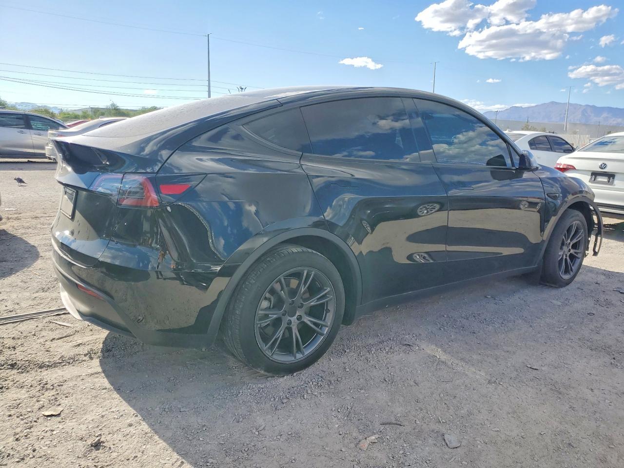 2025 Tesla Model Y - zdjęcie 3