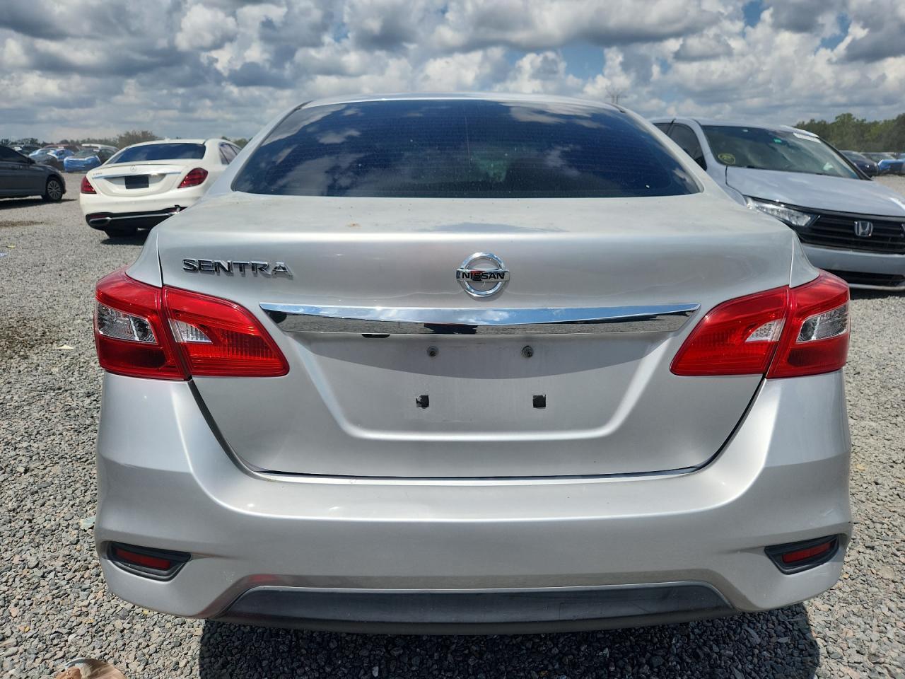 2019 Nissan Sentra S - zdjęcie 6