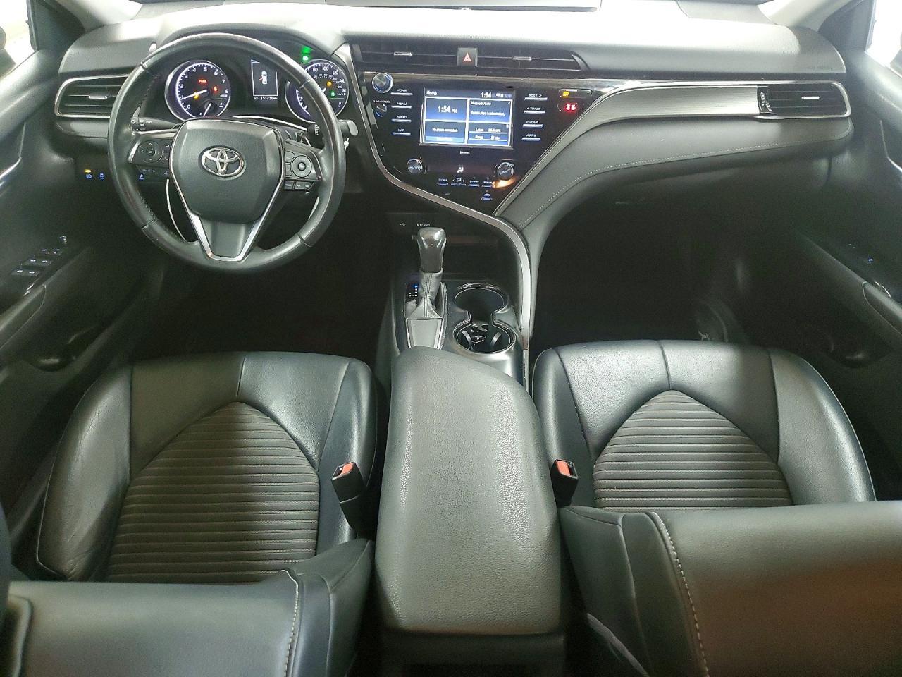 2020 Toyota Camry Se - zdjęcie 8