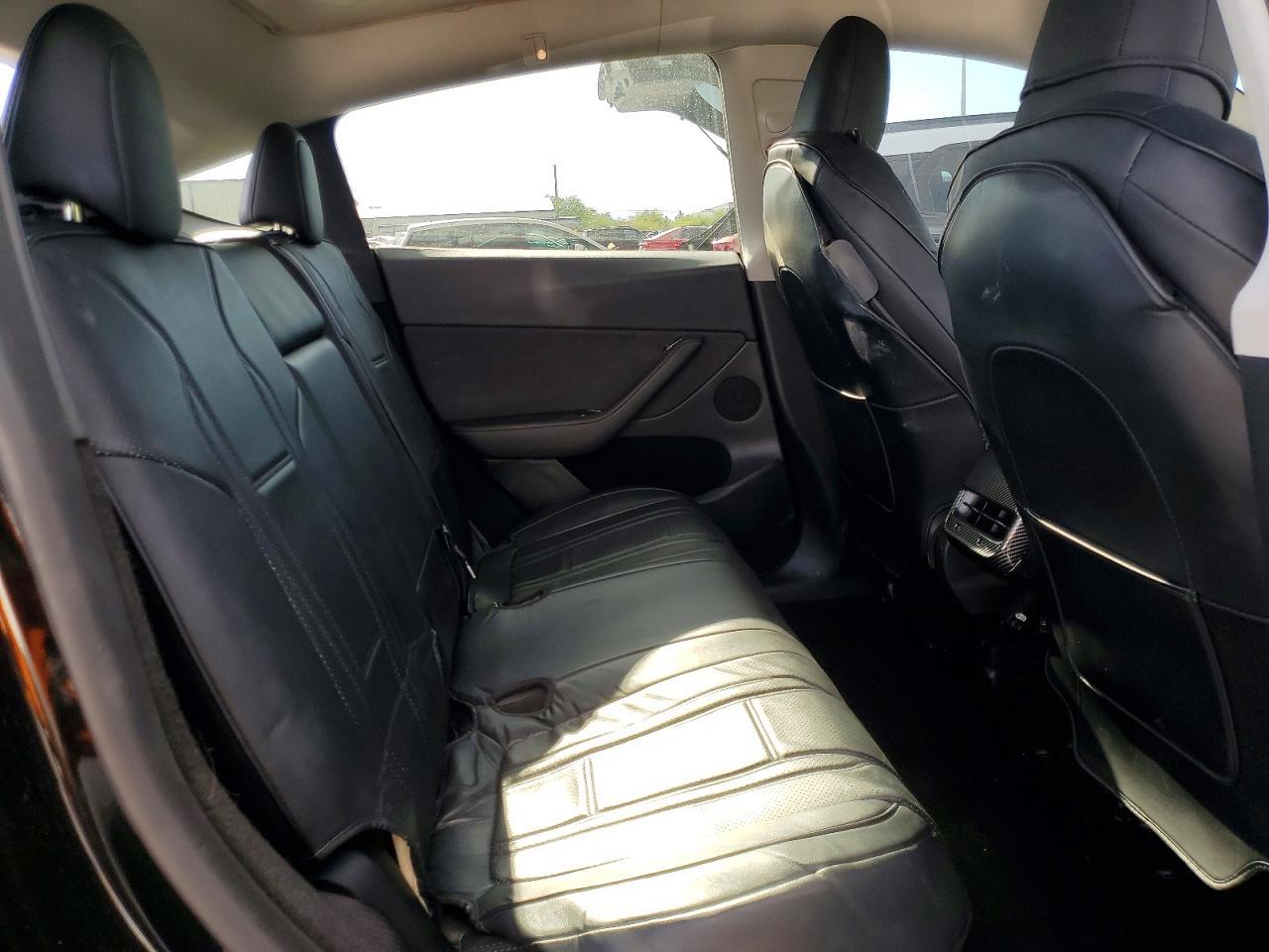 2025 Tesla Model Y - zdjęcie 10