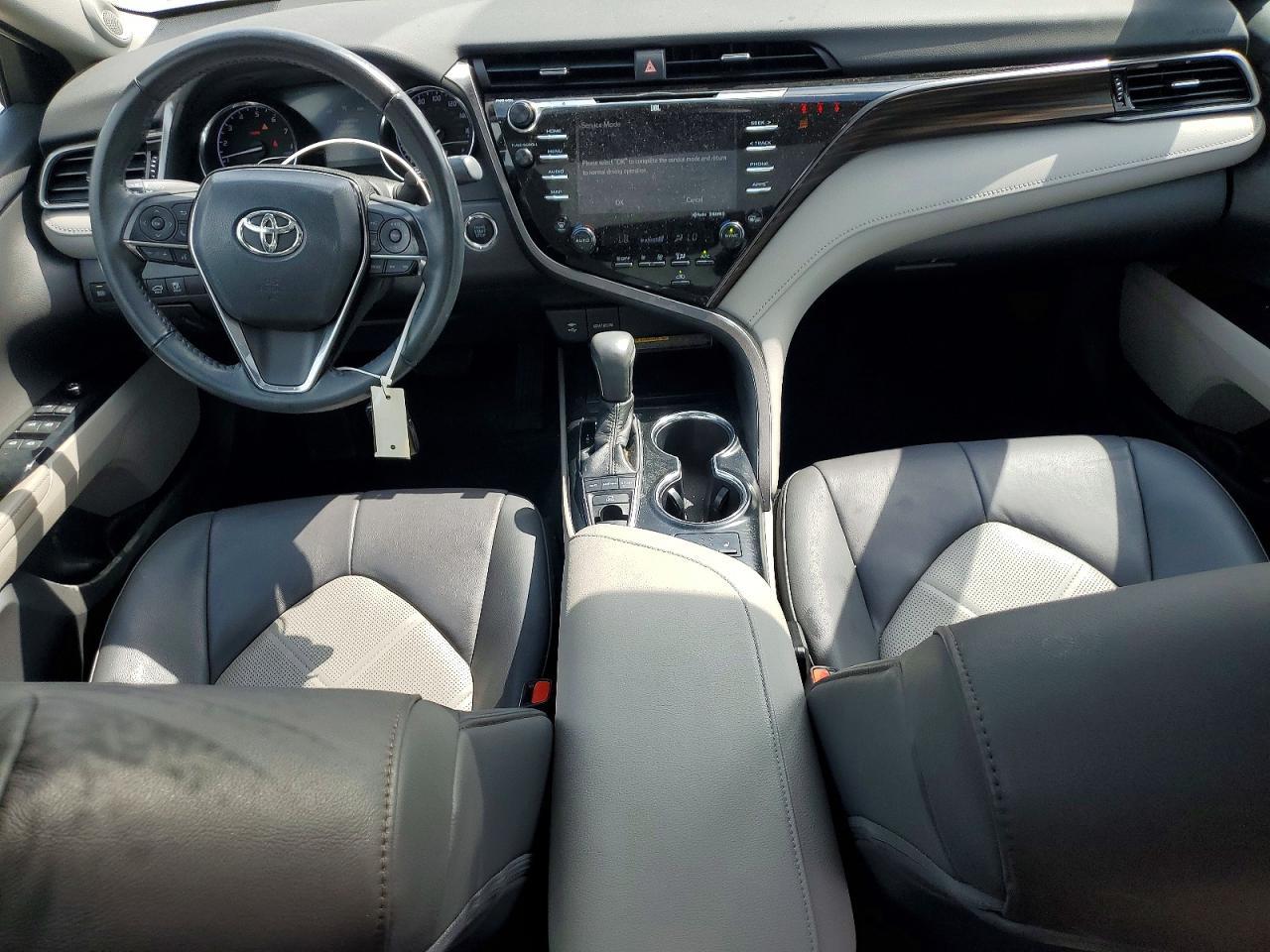 2019 Toyota Camry Xle V6 - zdjęcie 8