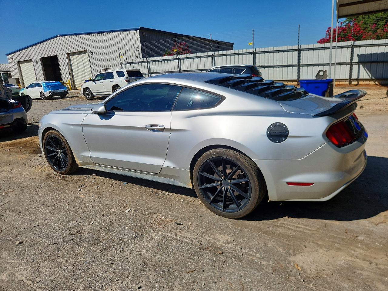 2016 Ford Mustang - zdjęcie 2