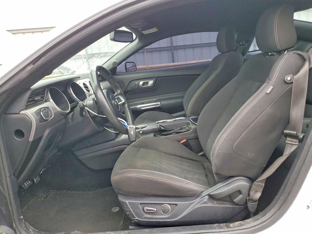 2019 Ford Mustang - zdjęcie 7