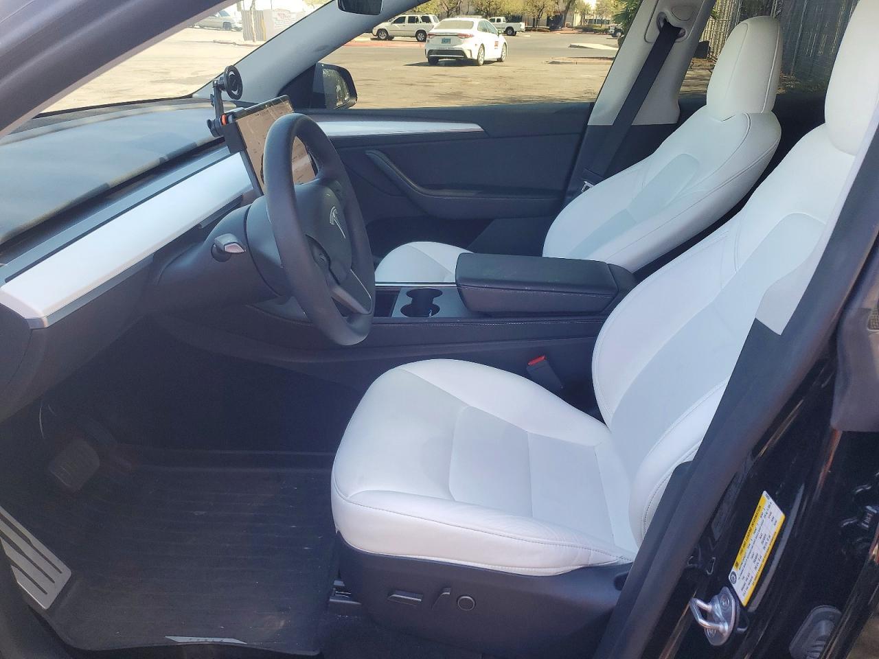 2025 Tesla Model Y - zdjęcie 7