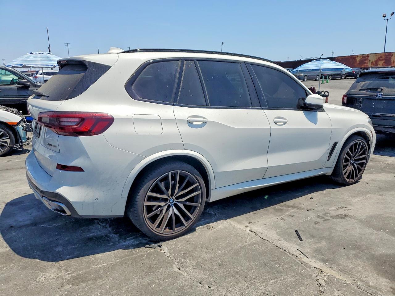 2023 BMW X5 xDrive40I - zdjęcie 3