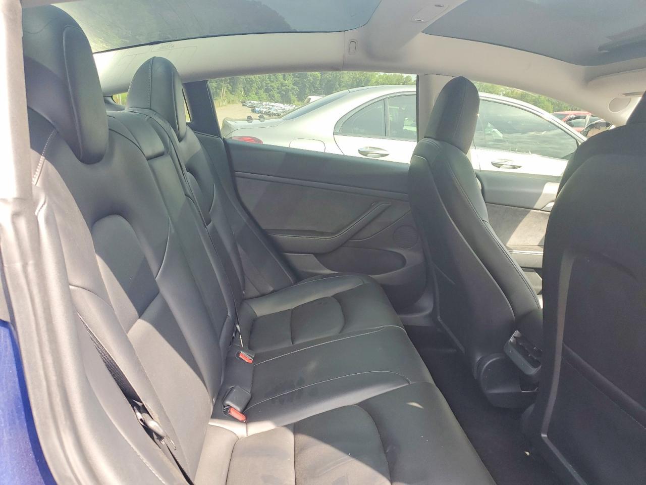 2022 Tesla Model 3 - zdjęcie 10