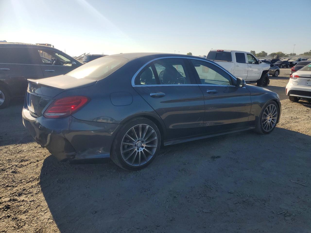 2016 Mercedes-Benz C 300 - zdjęcie 3