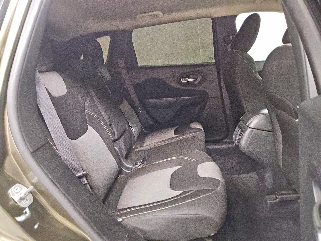2014 Jeep Cherokee Sport - zdjęcie 11
