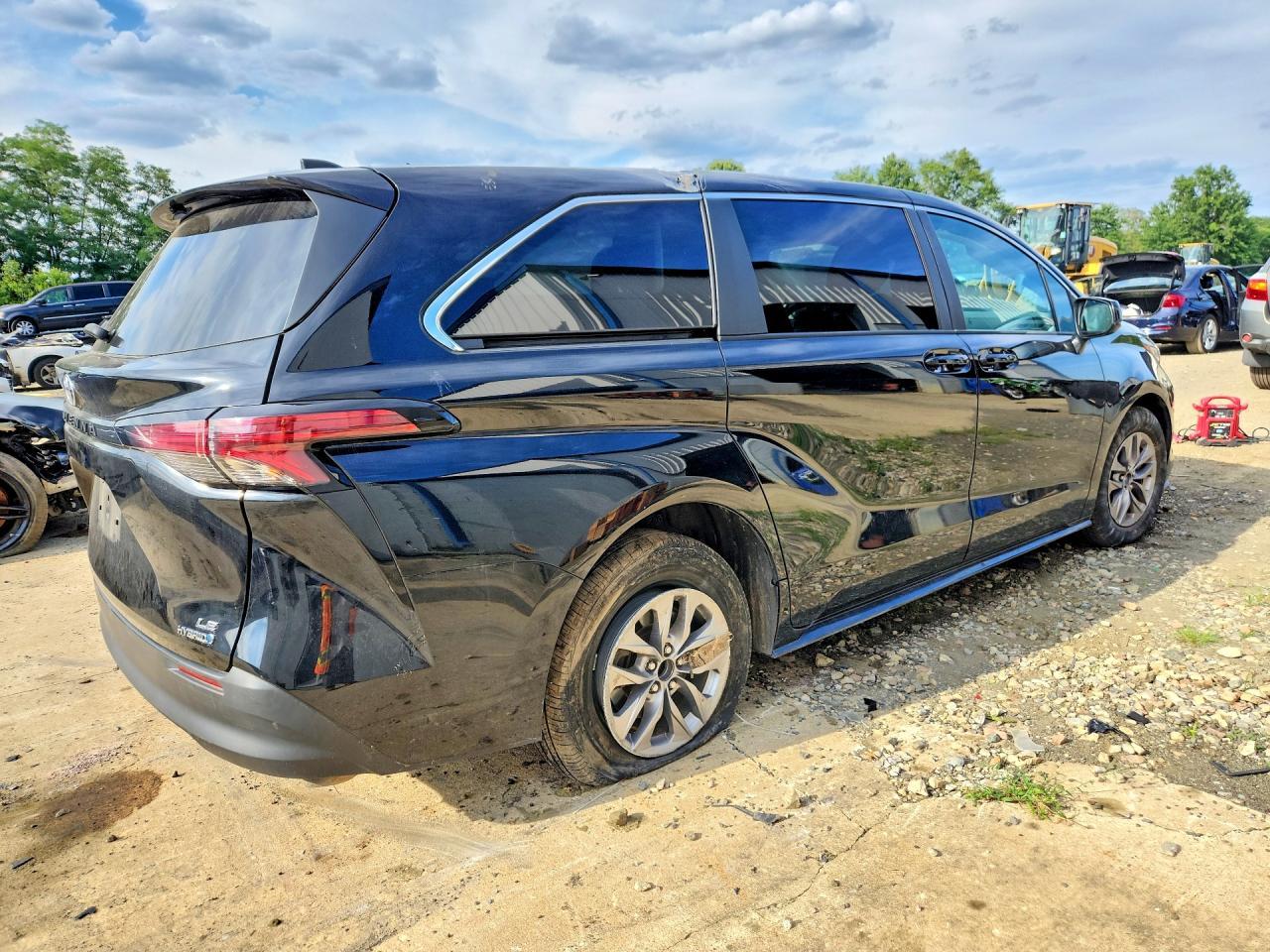 2022 Toyota Sienna Le - zdjęcie 3