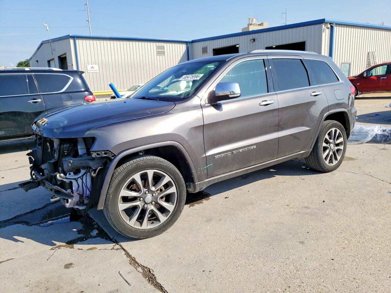 2017 Jeep Grand Cherokee Overland - zdjęcie główne