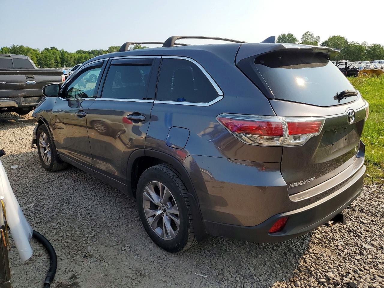 2016 Toyota Highlander Le Plus - zdjęcie 2