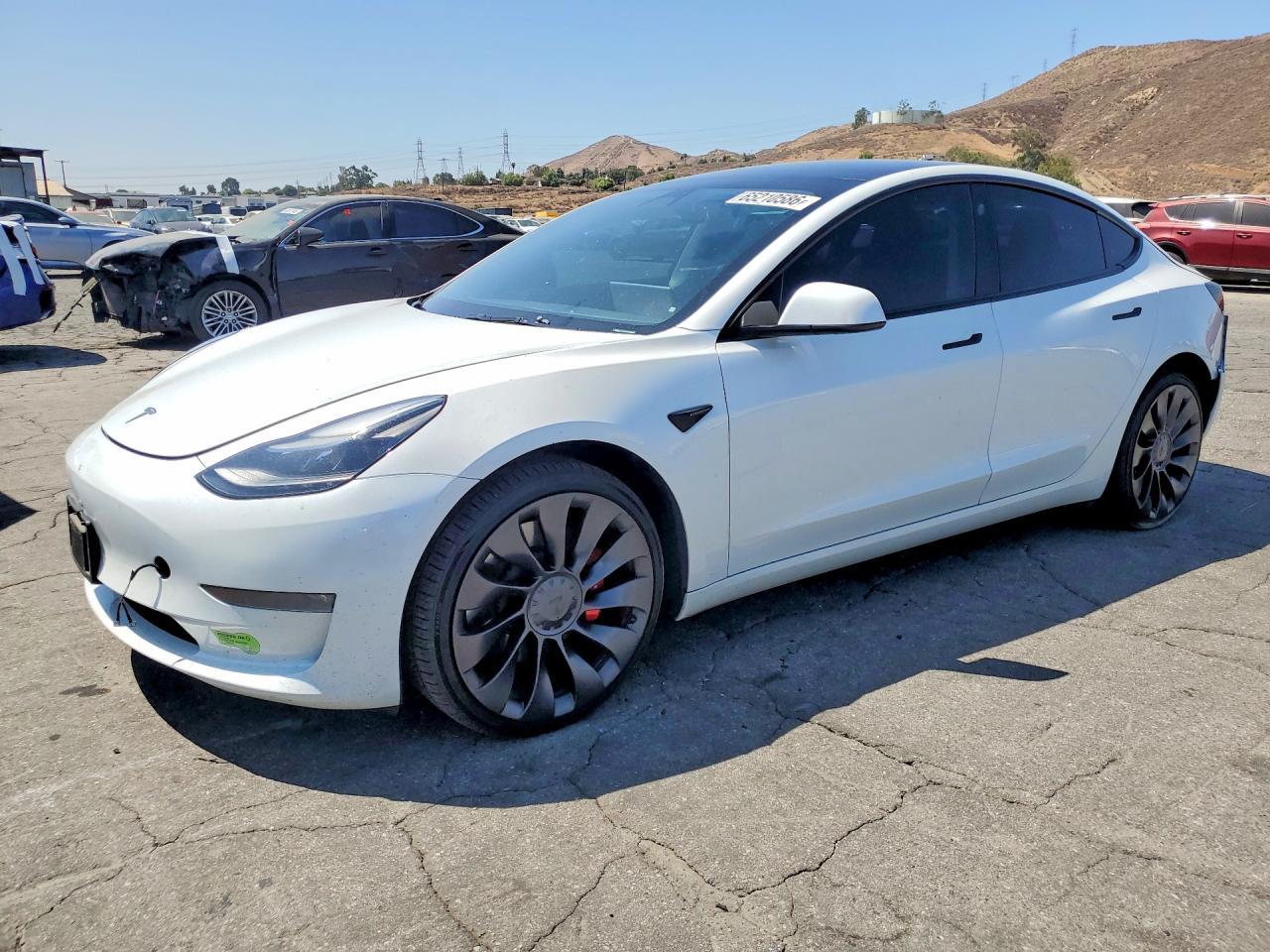 2023 Tesla Model 3 - zdjęcie główne