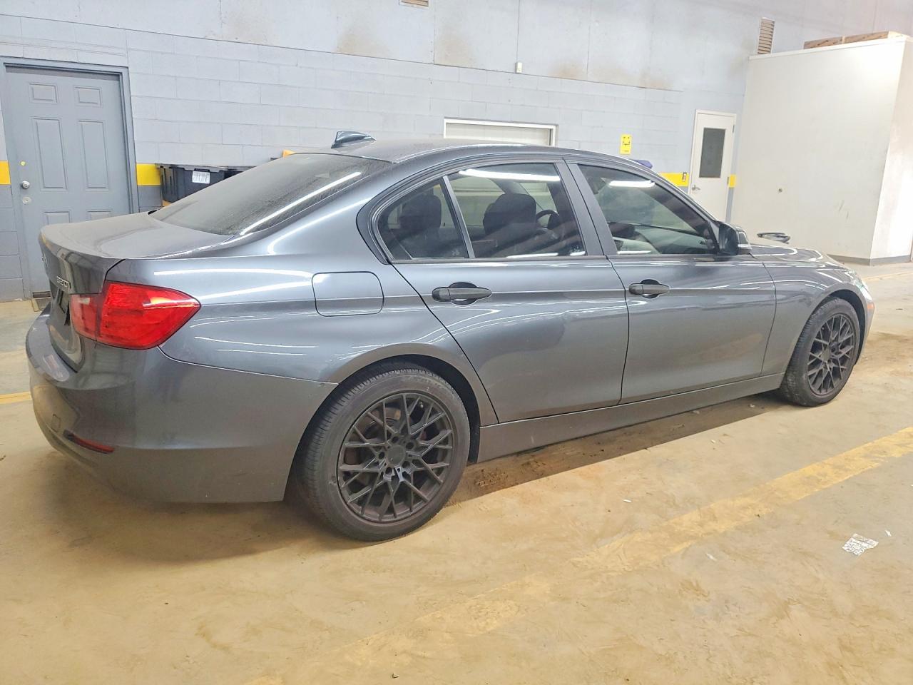 2014 BMW 320 I xDrive - zdjęcie 3
