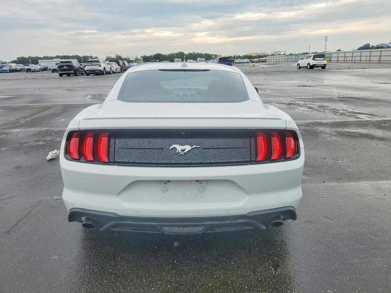 2021 Ford Mustang - zdjęcie 6
