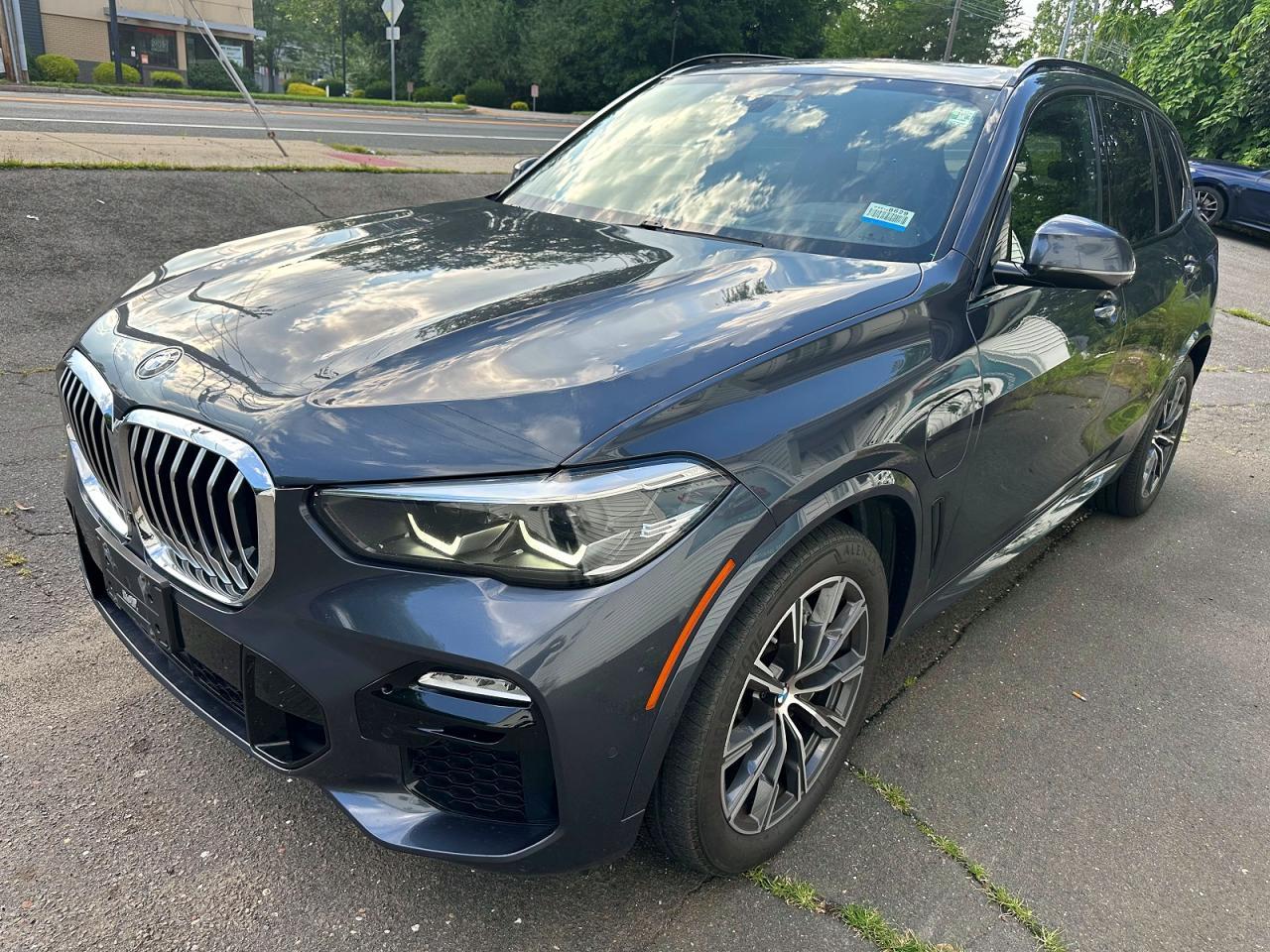 2021 BMW X5 xDrive45E - zdjęcie główne
