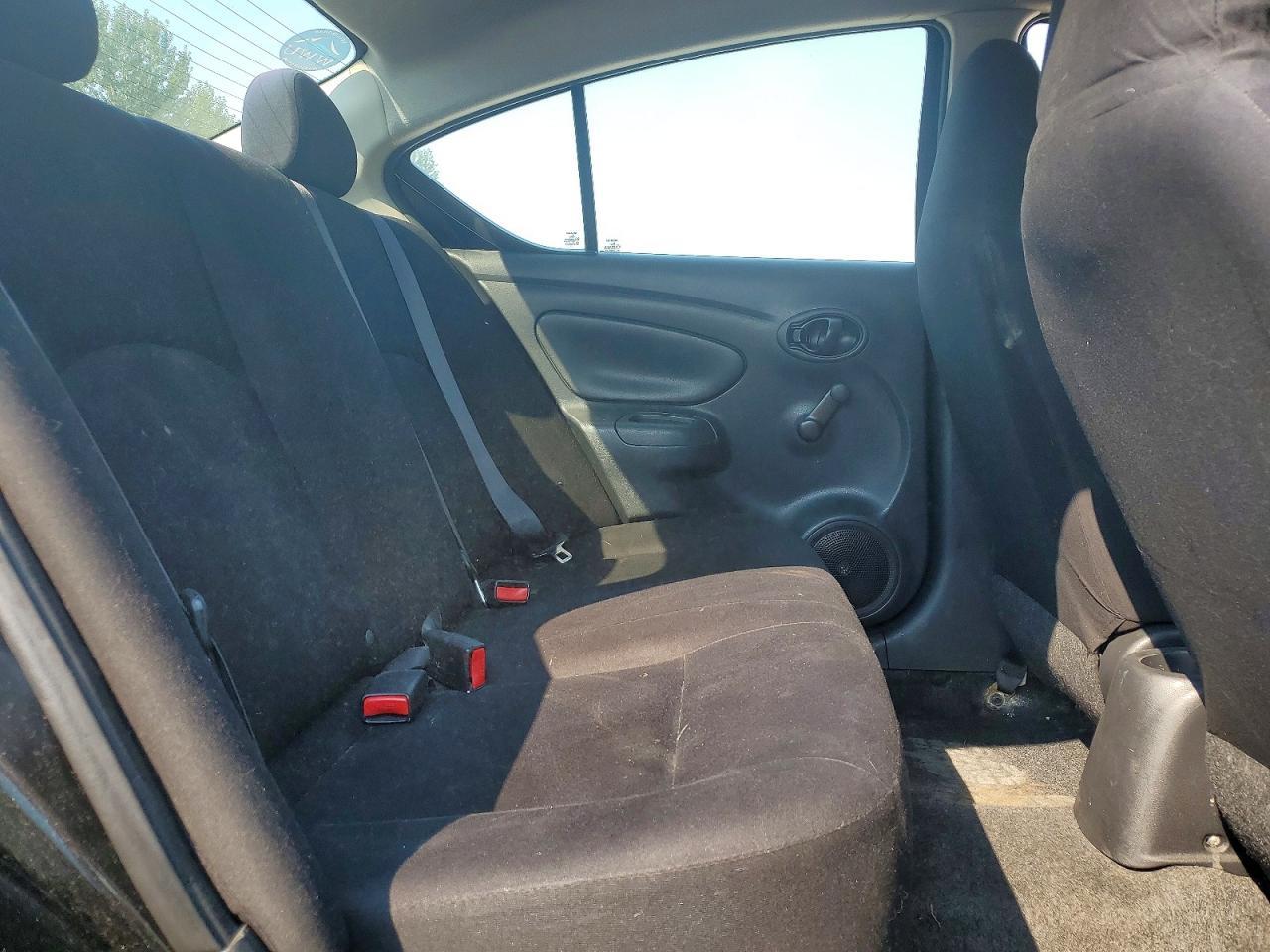 2013 Nissan Versa 1.6 S - zdjęcie 10