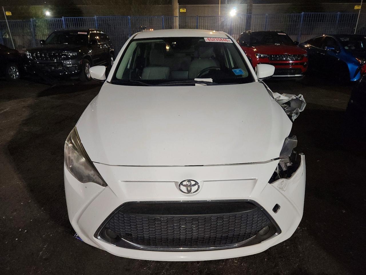 2019 Toyota Yaris Le - zdjęcie 5
