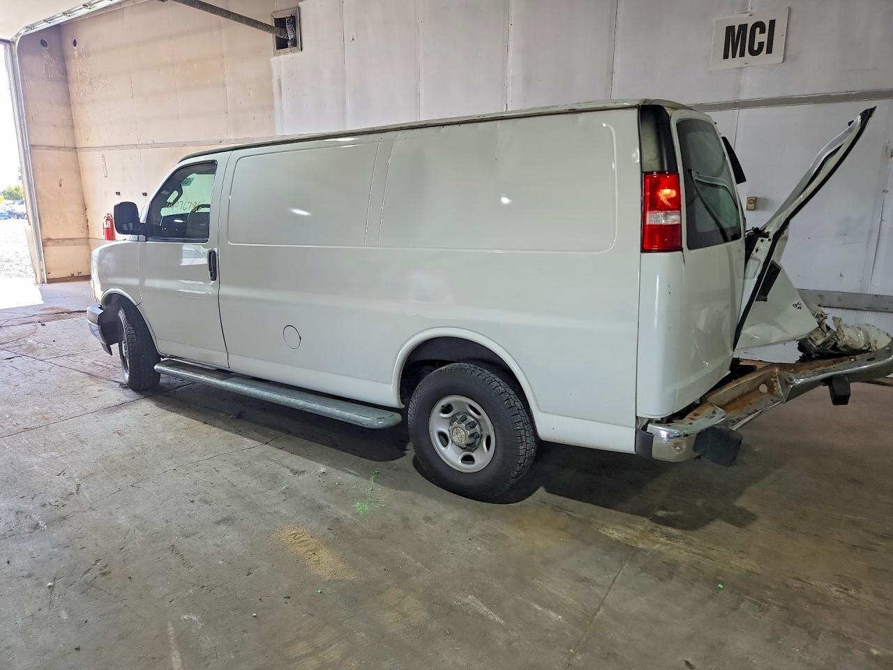 2018 Chevrolet Express G2500 - zdjęcie 2