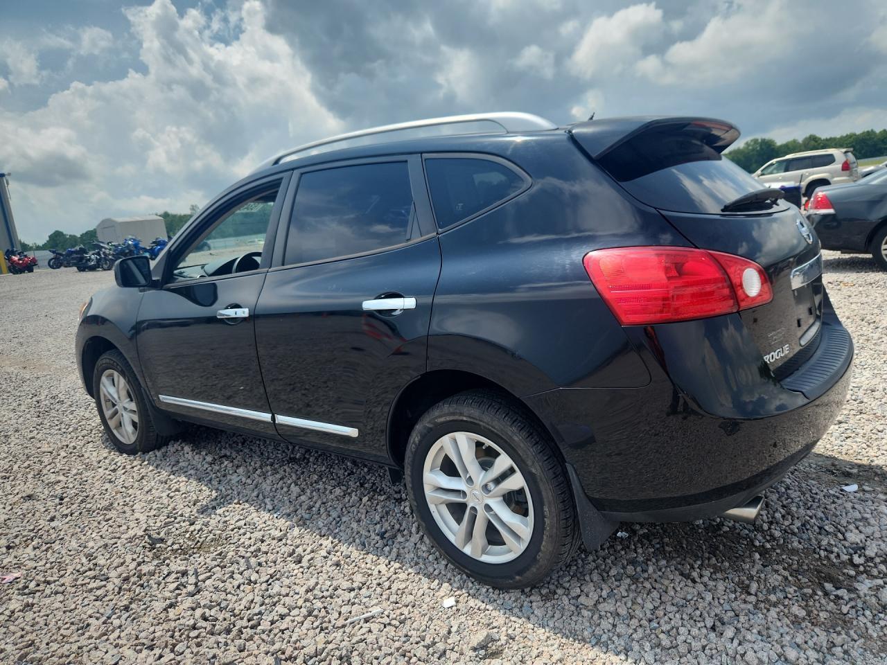 2013 Nissan Rogue S - zdjęcie 2