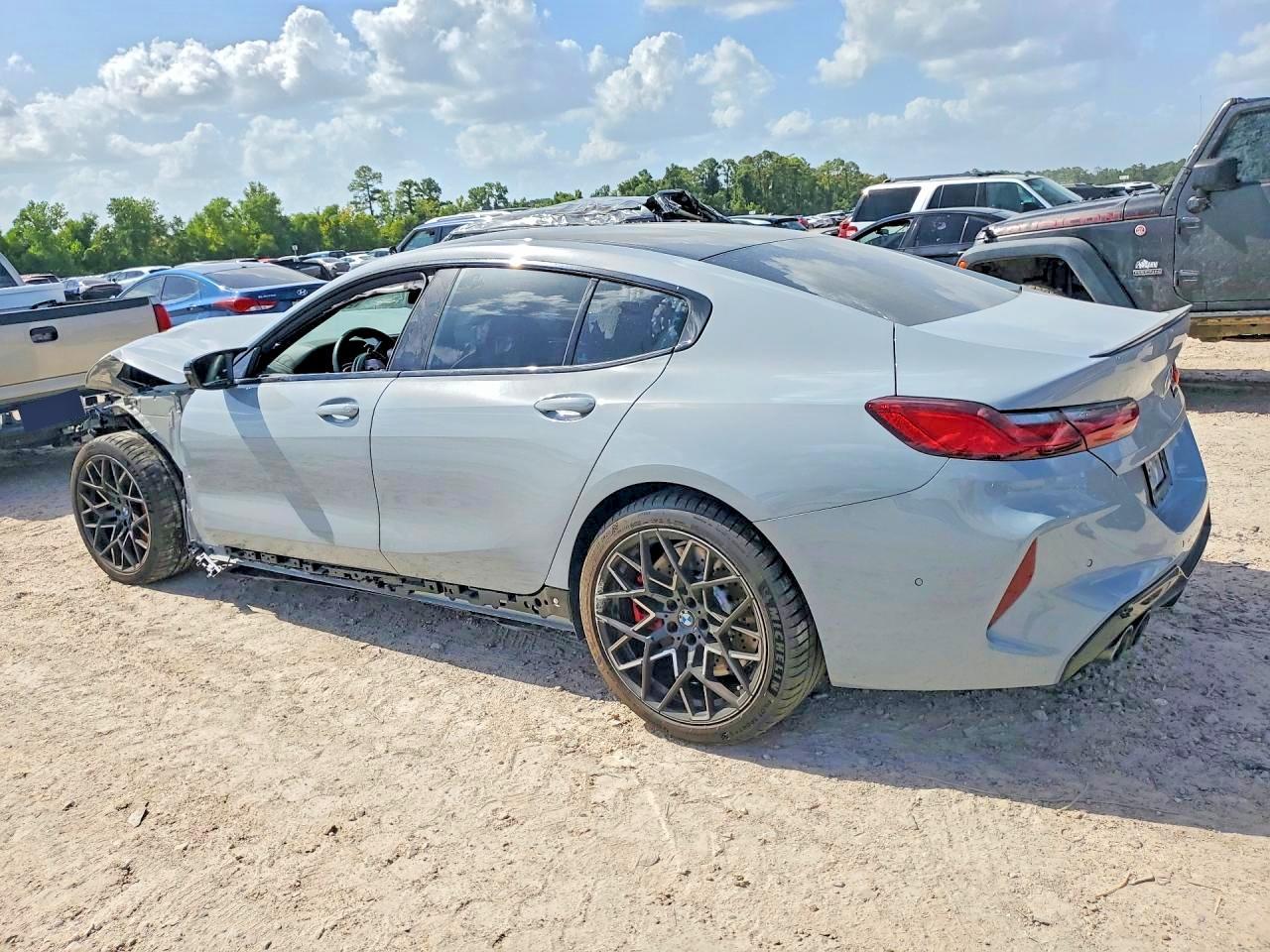 2025 BMW M8 - zdjęcie 2