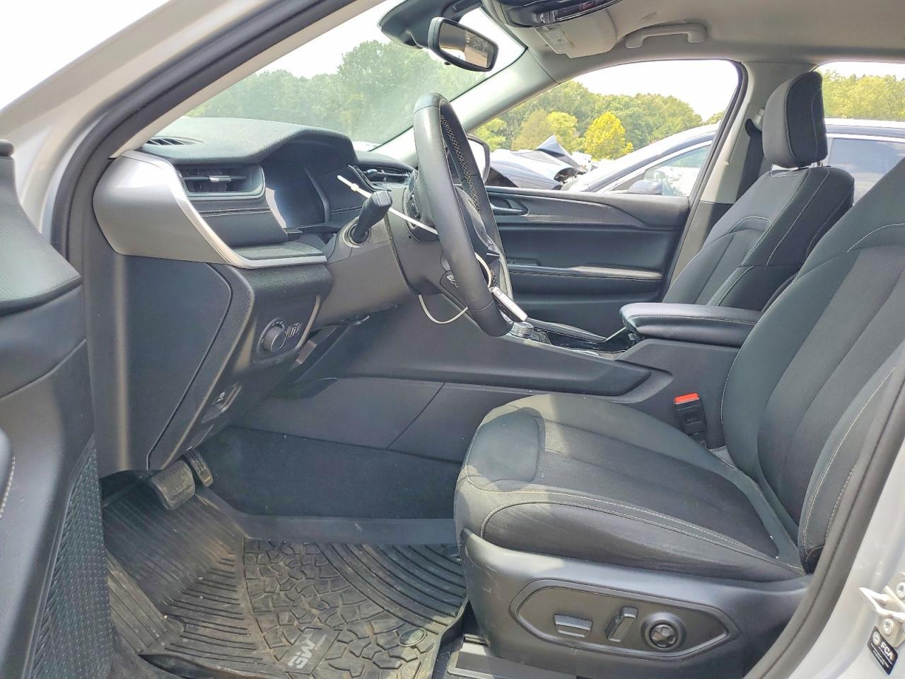 2023 Jeep Grand Cherokee Laredo - zdjęcie 7