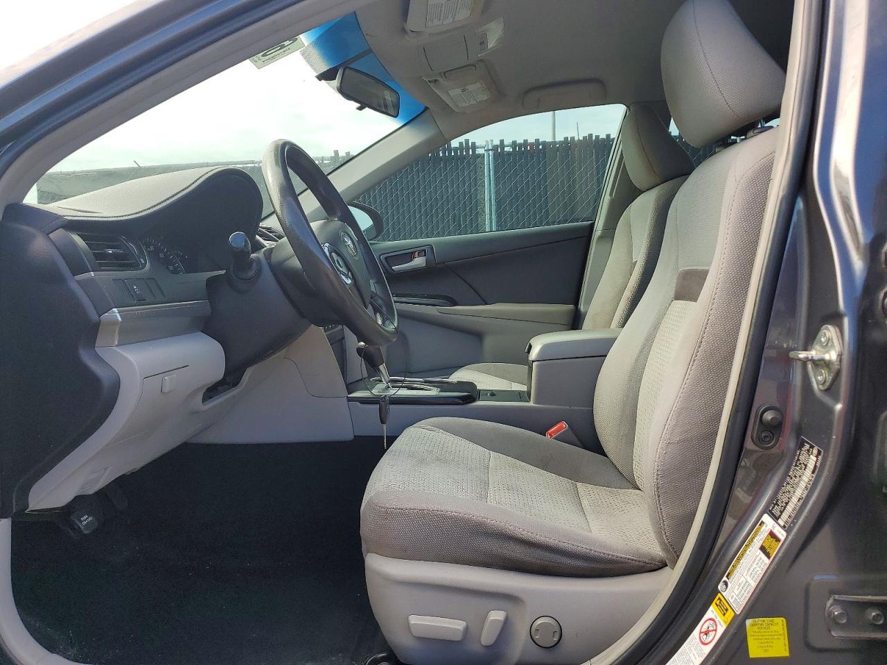 2014 Toyota Camry Le - zdjęcie 7