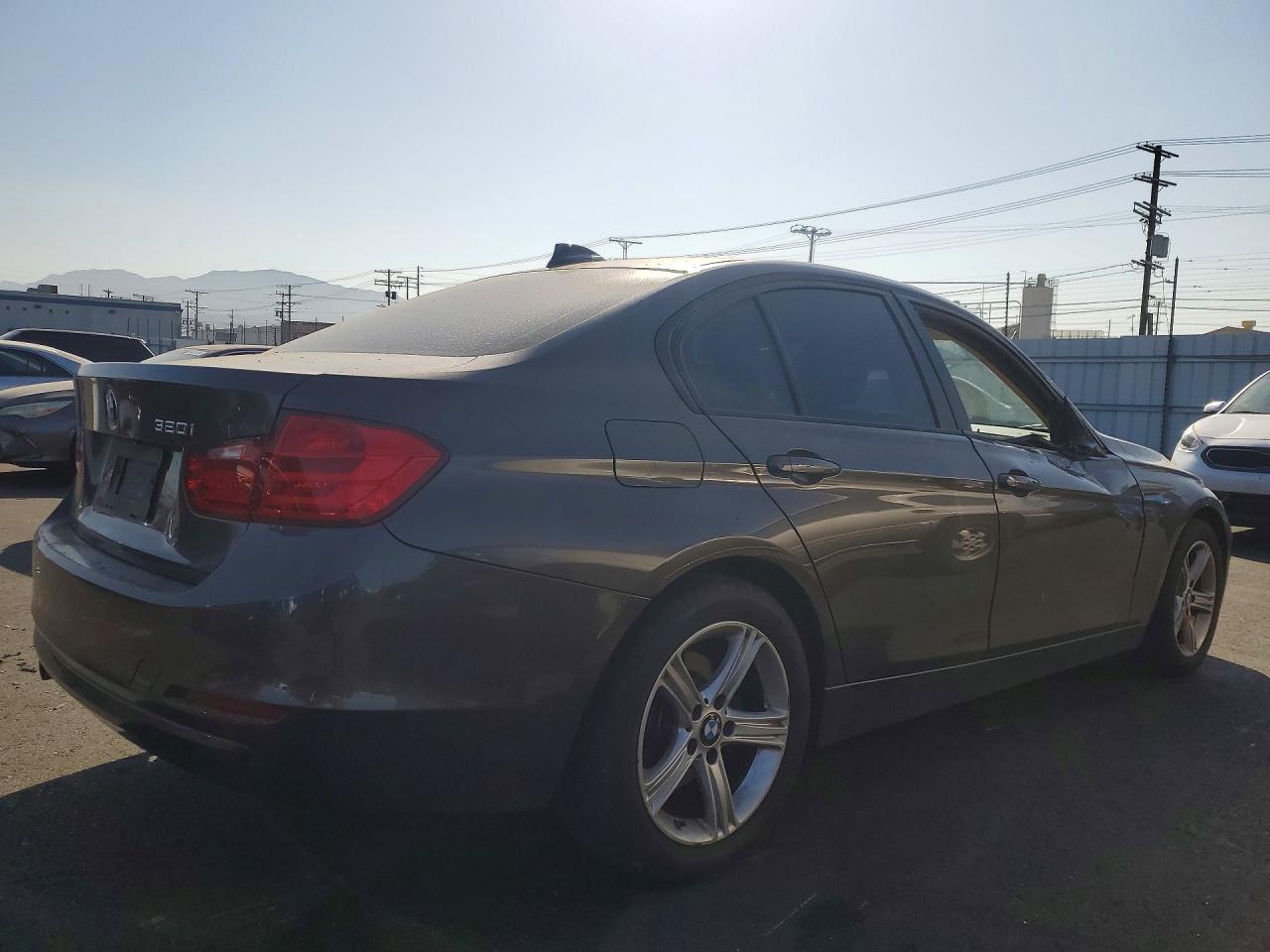 2015 BMW 320 I - zdjęcie 3