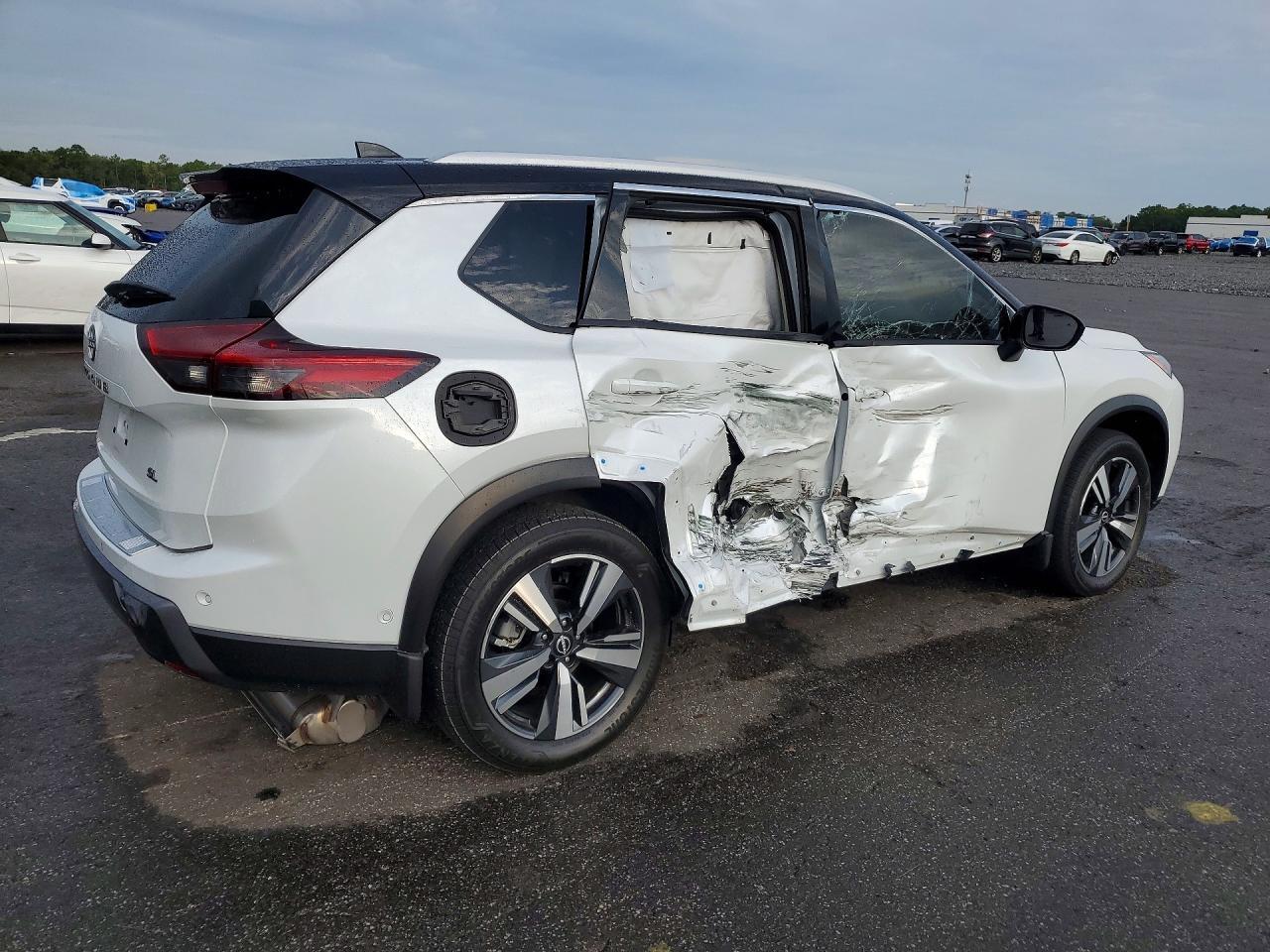 2025 Nissan Rogue Sl - zdjęcie 3