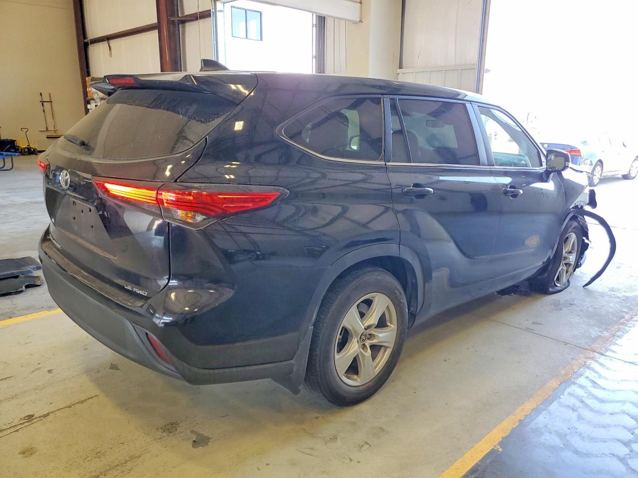 2023 Toyota Highlander Le - zdjęcie 3