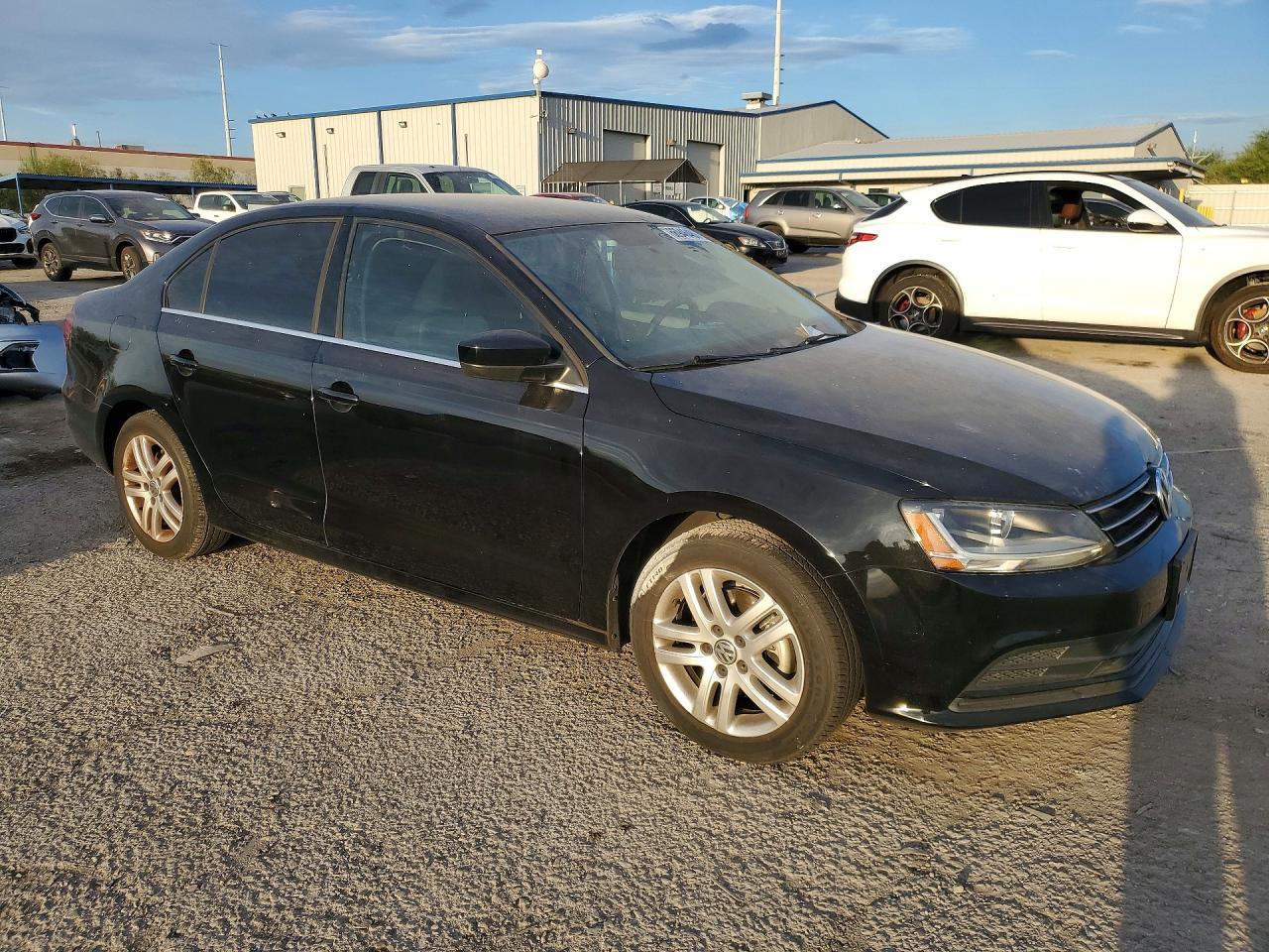 2017 Volkswagen Jetta S - zdjęcie 4