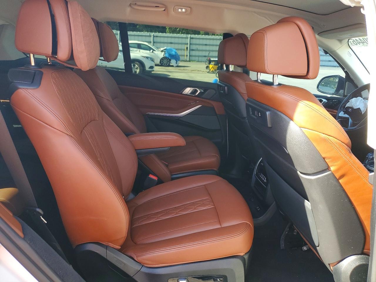 2022 BMW X7 xDrive40I - zdjęcie 11