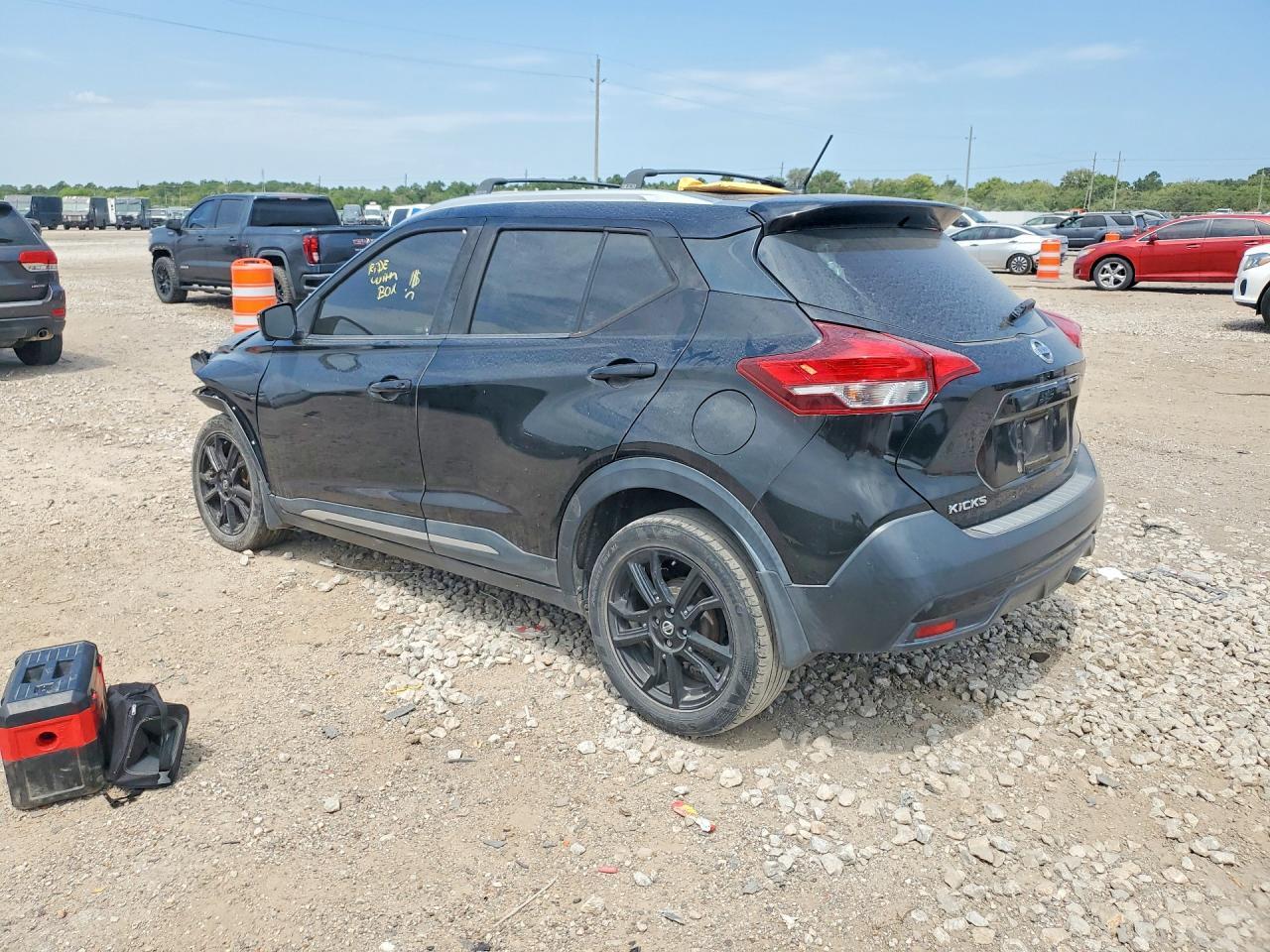 2019 Nissan Kicks Sr - zdjęcie 2