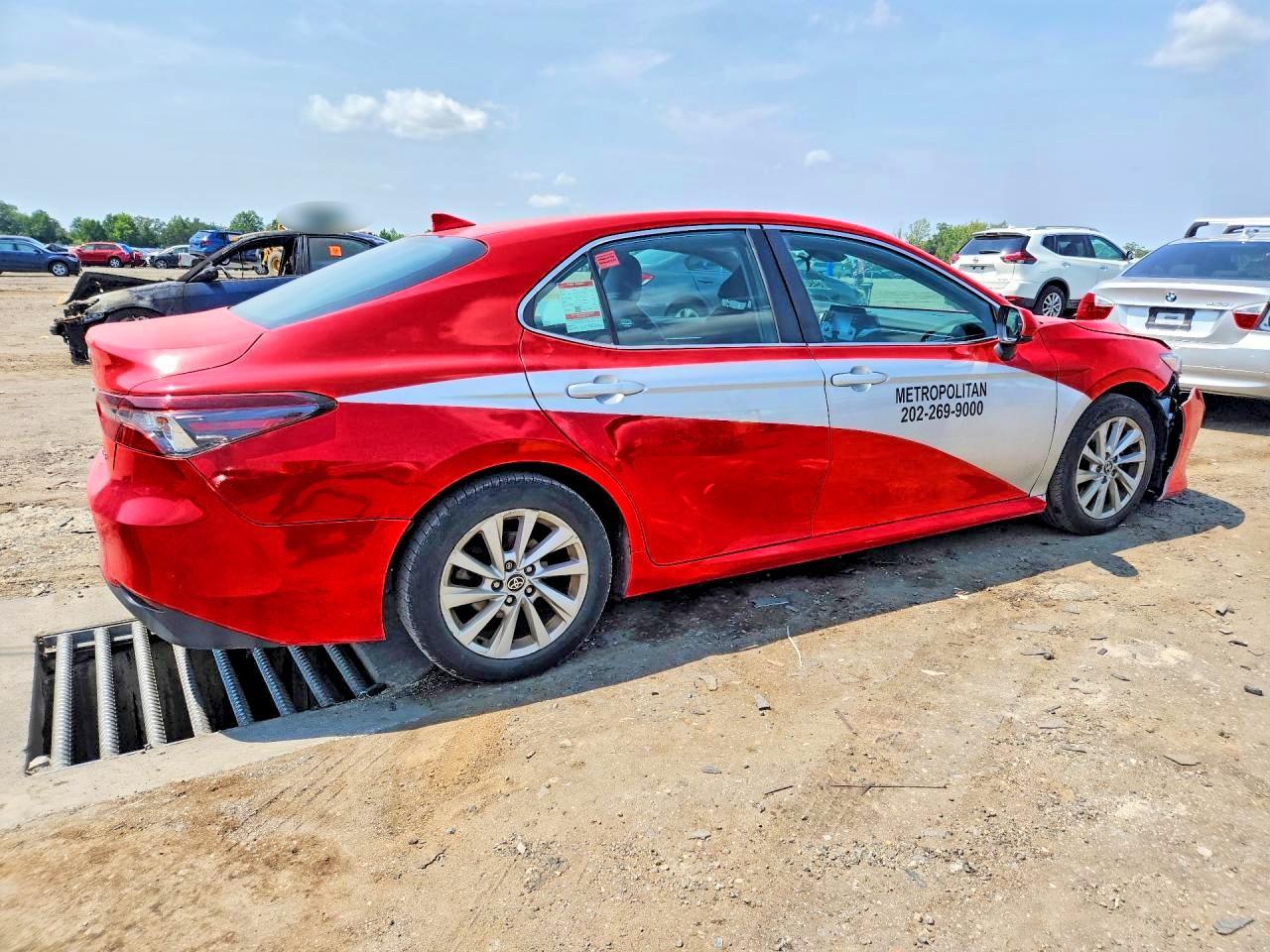2021 Toyota Camry Le - zdjęcie 3
